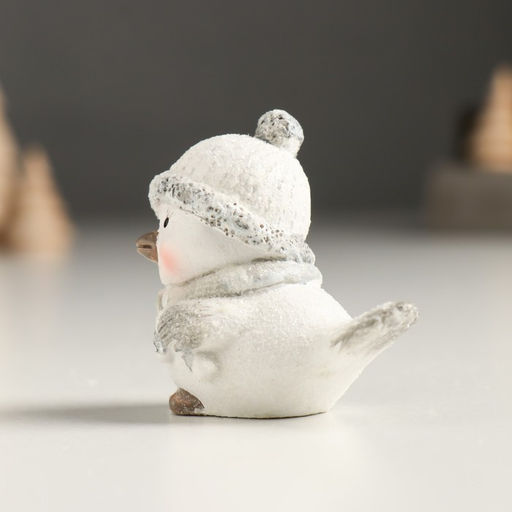 Фигурка полистоун Белый птенчик в шапке и вязанном шарфе, серебро, 5?3.5?5 см, МИКС