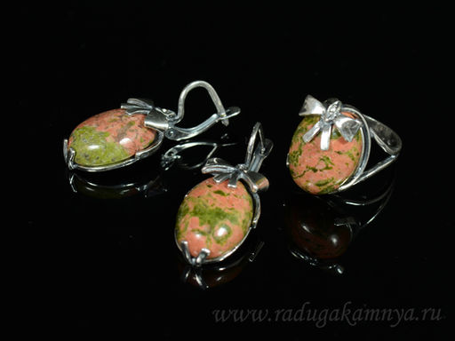 Кольцо Серьги с унакитом размер 19.