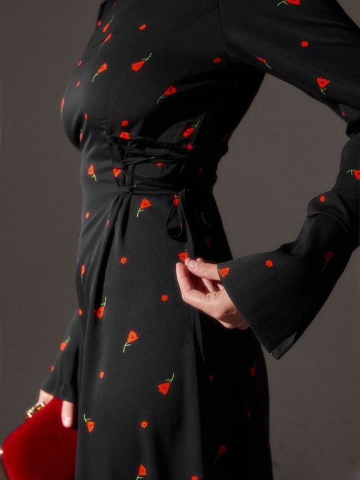 Платье женское миди MINAKU Red Flower с завязками на талии, чёрное, размер 48