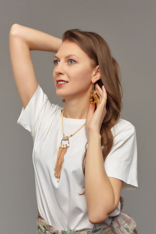Серьги из металла и камней янтарного цвета - Модные истории фото 3