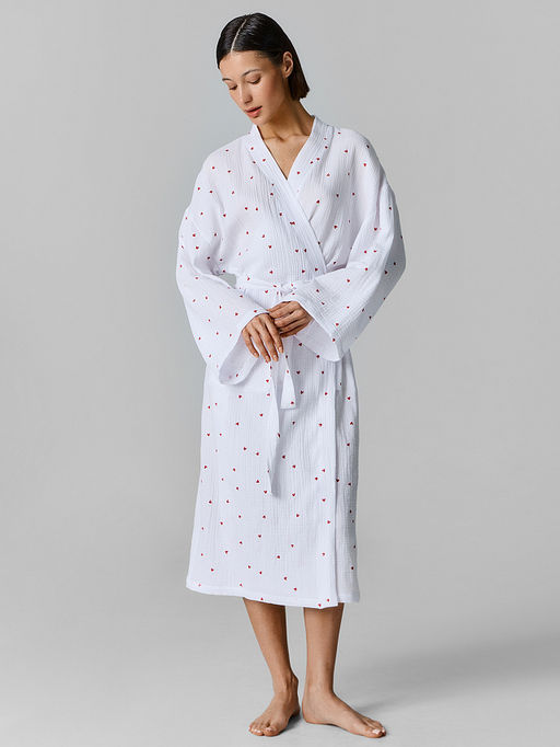 Халат женский белый с принтом в сердечко
