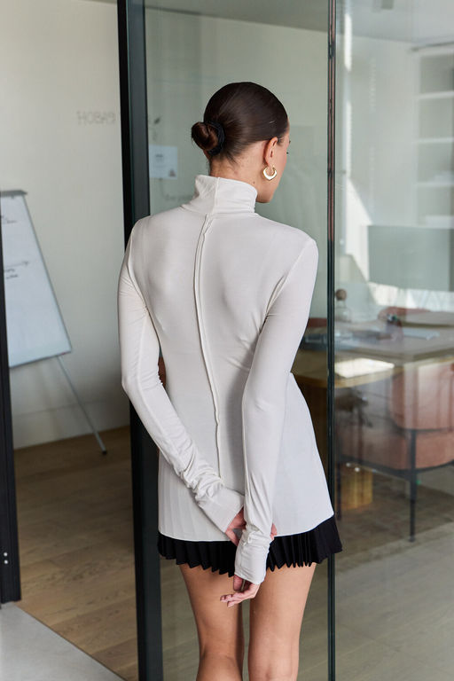 Водолазка облегающая с необработанными швами