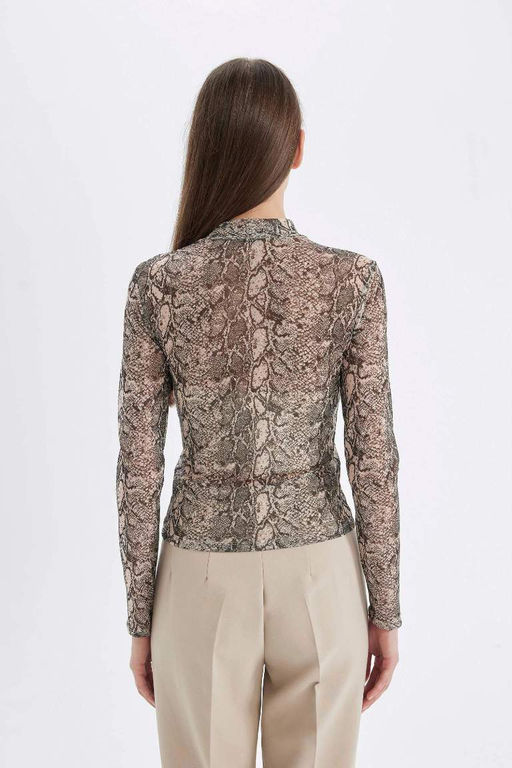 Женская приталенная футболка с длинным рукавом из тюля со змеиным узором и полуводолазкой приталенного кроя - Defacto фото 6