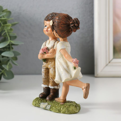 Фигурка полистоун Малыши на прогулке - первый поцелуй, 9.5?4.5?12.5 см