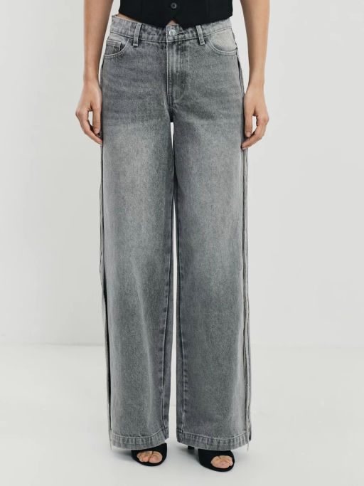 Джинсы wide leg со средней посадкой с акцентной отделкой по бокам / Zarina