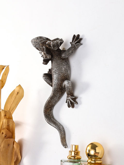 Панно интерьерное полистоун "Плащеносная ящерица" чернённое серебро 21х11,5х4,5 см