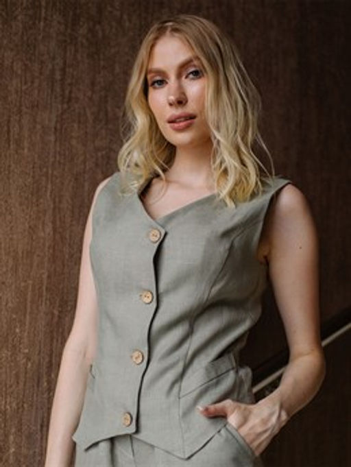 .жилет лен 60%, вискоза 40%