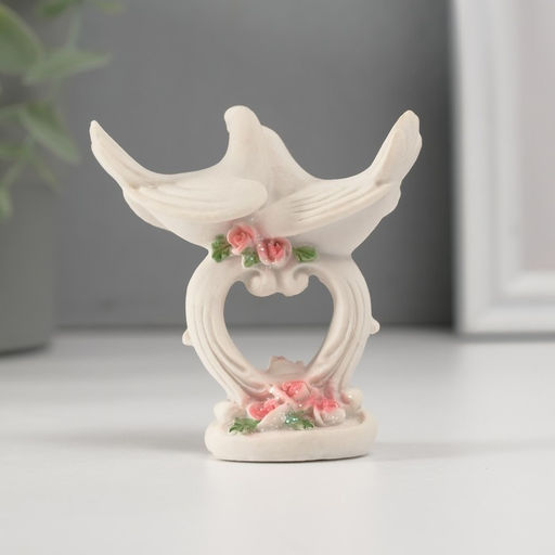 Фигурка полистоун «Голуби на ажурной подставке с розовыми розами», 6×6.3×3 см