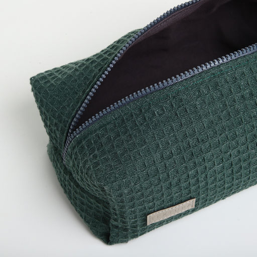 Косметичка женская на молнии TEXTURA, объёмная, большая, мягкая, вафельная текстура, зелёная  фото 9