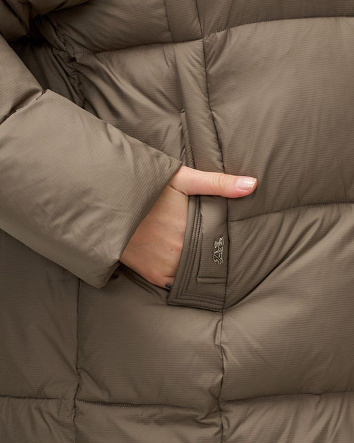 Куртка двубортная женская зимняя с капюшоном коричневого цвета 7736K Бренд: Visdeer  фото 4