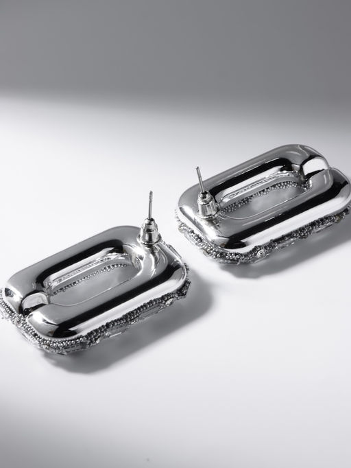 Серьги со стразами QF Блеск мягкий прямоугольник, белые в серебре