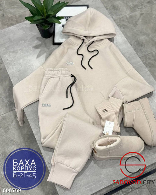 Костюм женский спортивный