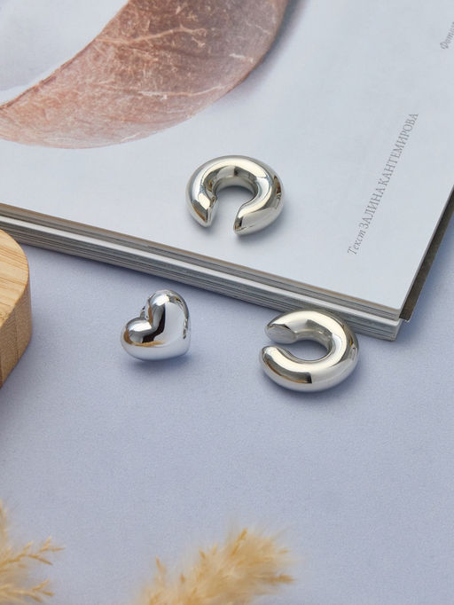 Набор серег и кафф QF Бублик, 3 шт. сердце, цвет серебро  фото 4