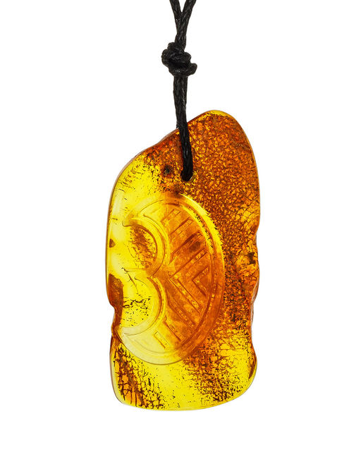 Янтарный резной оберег Лунница