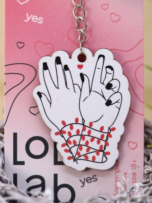 Брелок ECO из дерева LOL LAB "Сердце в руках"