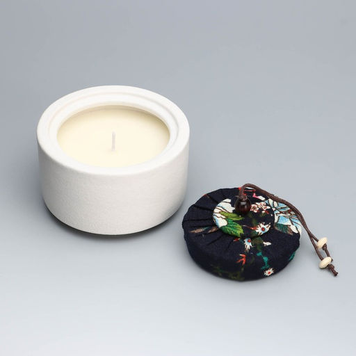 Ароматическая свеча в банке Soy WAX, английская груша и фрезия, белая, 9×9 см