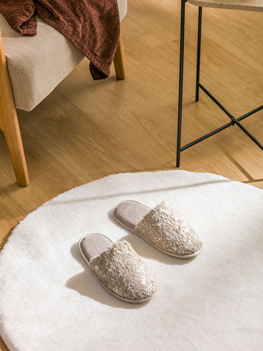 Pel?? Kad?n Ev Terli?i