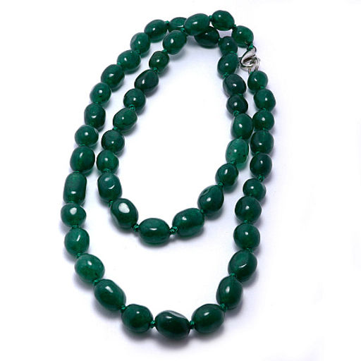 Бусы из камня Нефрит темный привлекает денежные энергии