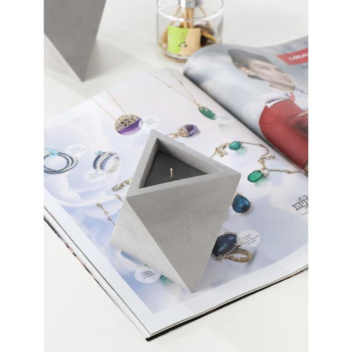 Свеча фигурная ароматическая в бетоне "Ромб", 13,5х9 см, черный, черная смородина