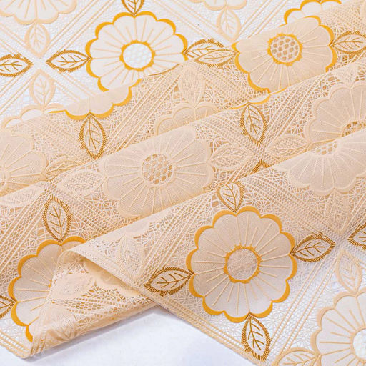 LACE Клеенка столовая ажурная ПВХ 1,37х20м Мальтийское кружево бежевый фон, цветное тиснение, матовая, на пленке (Китай) Цена указана за 1 м/п. В рулоне 20м.