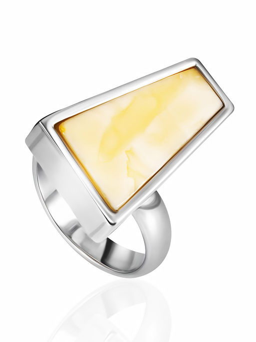 Эффектное кольцо Palazzo с молочным янтарём