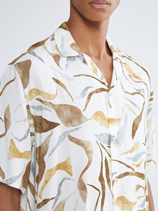 Regular Fit Resort Yaka K?sa Kollu Desenli Poplin Erkek G?mlek