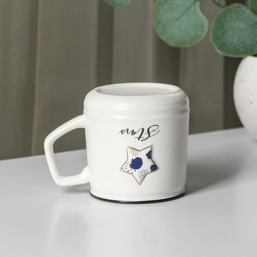 Кружка керамическая с крышкой и ложкой Звезда, 350 мл, цвет белый - Simaland фото 5