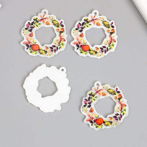 Цена за 4 шт. Декор для творчества акрил Веночек с яблоками и грибами, 0.2?4?4.1 см