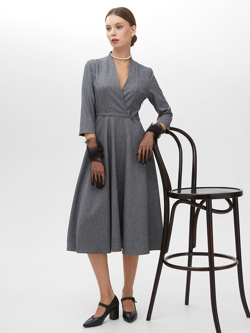 Платье из однотонной костюмной ткани