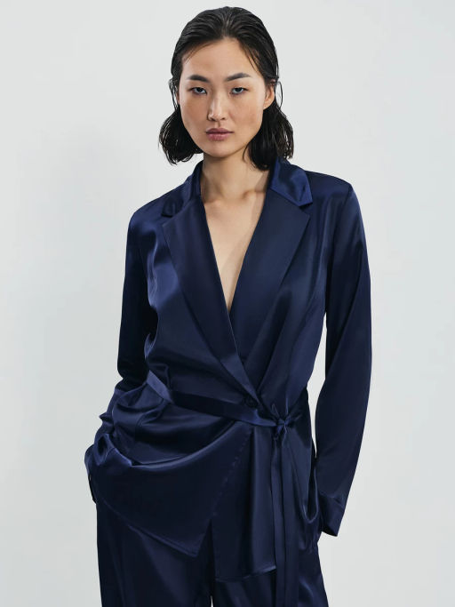 Атласная блузка с отложным воротником и поясом / Zarina