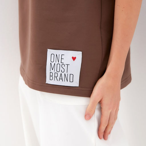 Футболка оверсайз с нашивкой женская MINAKU: One Most Brand, коричневая, размер 44