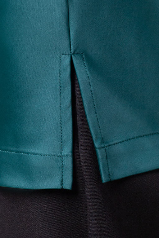 Топ из плотного полуматового сатина, скроенный по косой