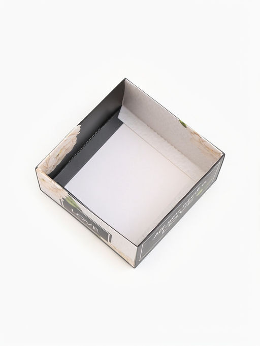 Цена за 3 шт. Коробка самосборная Love, размер 11×11×7 см, плотность 270 г/м²