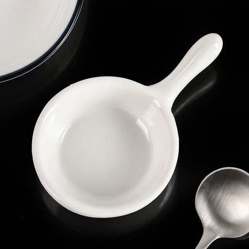 Соусник керамический с ручкой Доляна Классика, 30 мл, 106 см, цвет белый  фото 2