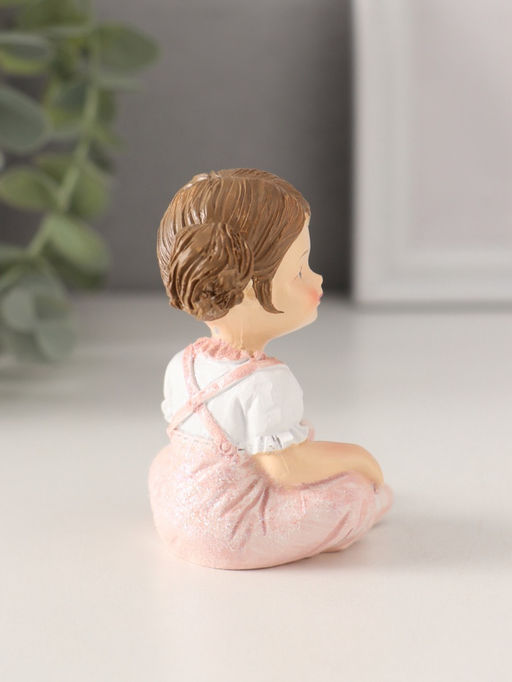 Фигурка полистоун «Малышка с хвостиками, с цветами в горшочке», розовый, 6×5.5×7.5 см