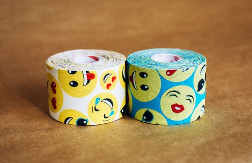 Кинезио тейп BBTape 5 см х 5 м смайлики голубой  фото 5
