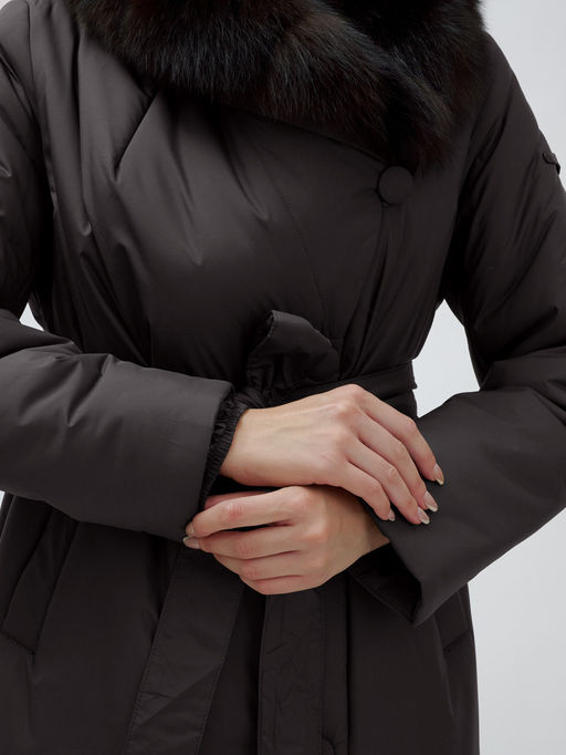 Пальто зимнее женское с мехом песец люкс класса темно-коричневого цвета 5071TK - Mtforce фото 11