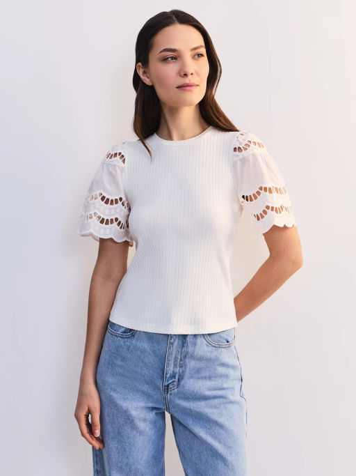 Приталенная футболка с шитьем на рукавах ZR2605023419-2 / Zarina