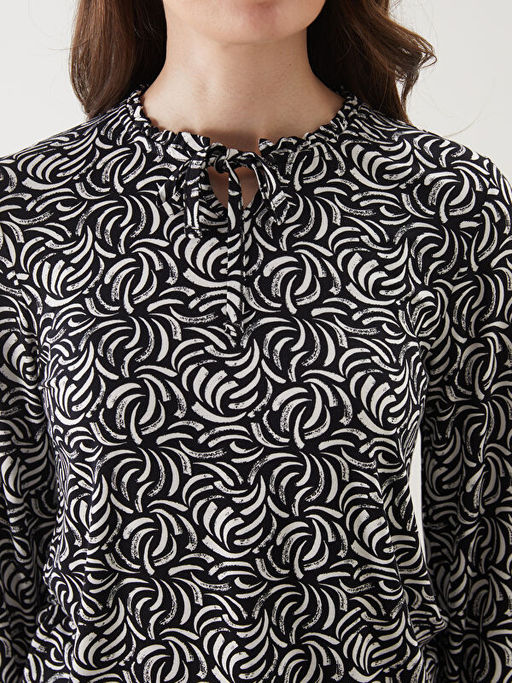 Ba?lamal? Yaka Desenli Kad?n Bluz