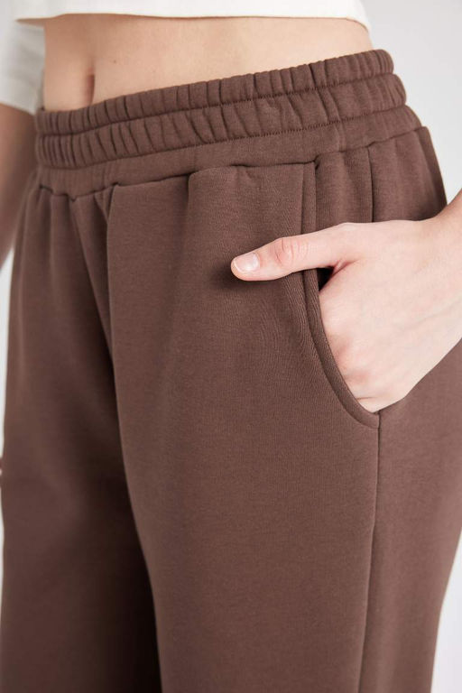 Простые спортивные штаны с широкими штанинами, эластичной талией, шнуровкой, карманами и широкими штанинами - Defacto фото 5