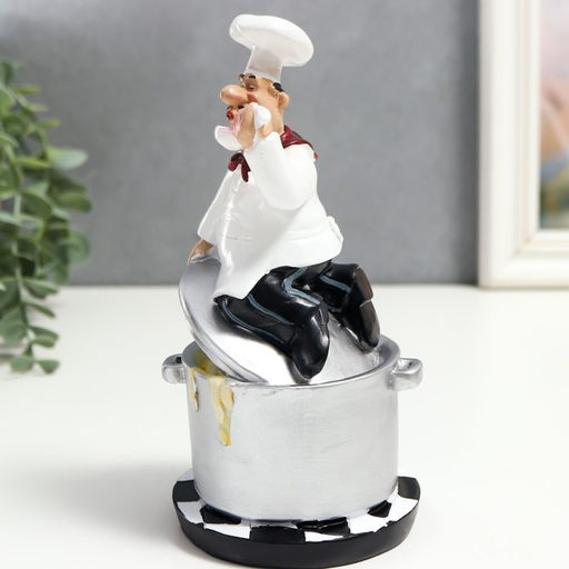 Фигурка полистоун «Повар на кастрюле: снимает пробу», 18.3×9×9.3 см