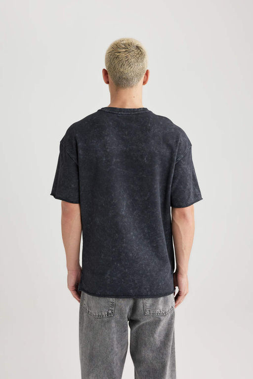 Потертая футболка с короткими рукавами и круглым вырезом Comfort Fit с эффектом потертостей - Defacto фото 5