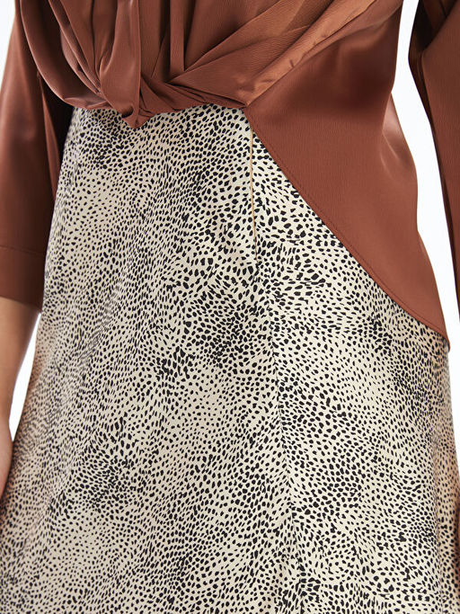 Standart Fit Desenli Saten Kad?n Etek