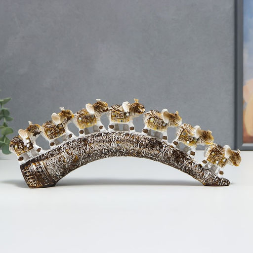 Фигурка полистоун «Семь белых слонов с попоной из арабского ковра на роге», 11.5×31×5 см