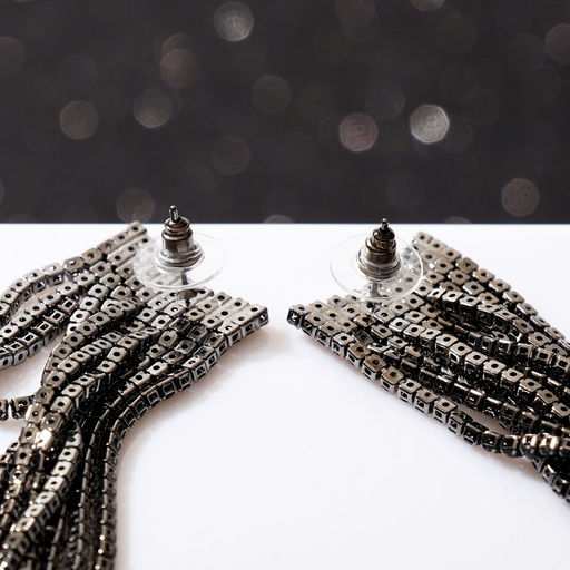 Серьги висячие со стразами Водопад, 8 см, чёрные в серебре