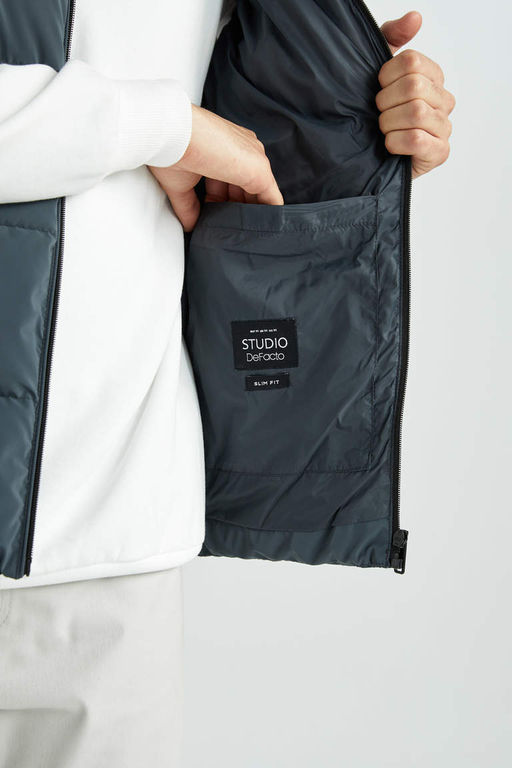 Жилет-пуховик Slim Fit с воротником-стойкой и подкладкой - Defacto фото 6