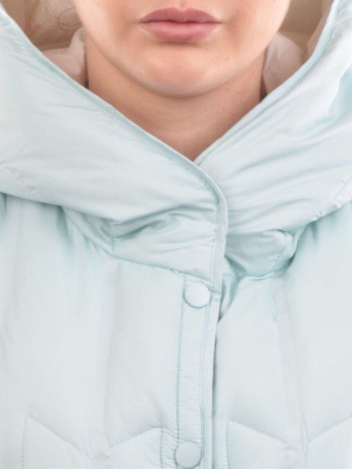 24-618 LT. BLUE Жилет утепленный женский (пух) - Fashion фото 4