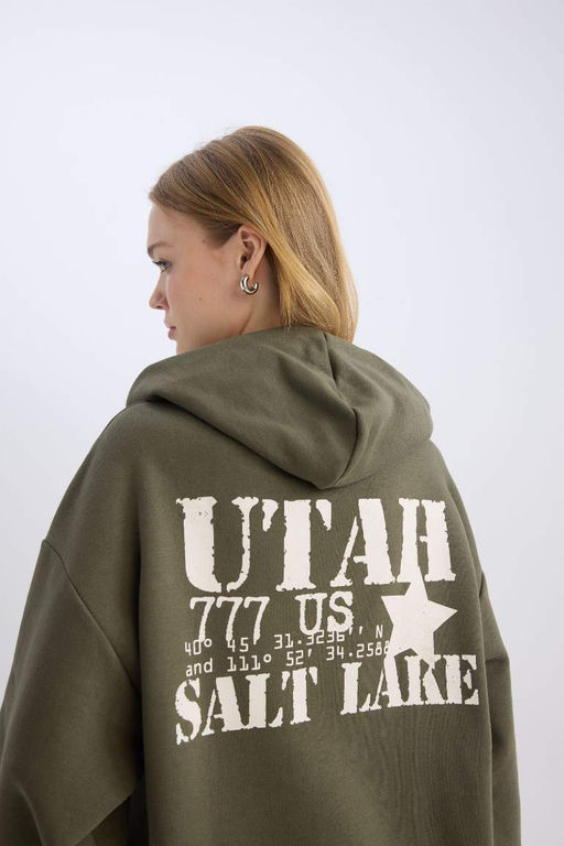 Женская толстая толстая толстовка свободного кроя цвета хаки с капюшоном и принтом на спине, широкий крой - Defacto фото 7