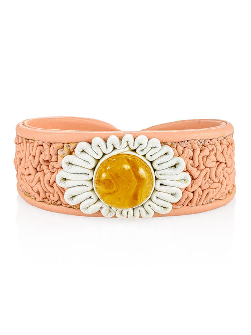 Браслет на жёсткой основе из розовой кожи с натуральным янтарём Нефертити