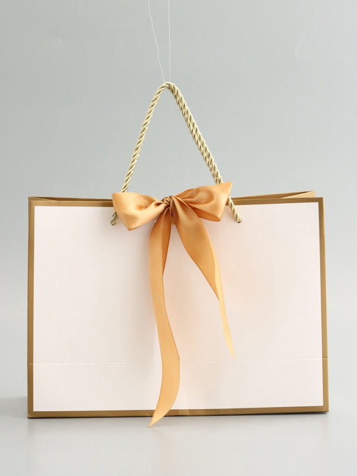 Пакет подарочный, белый, с бантом, 28 х 20 х 10 см